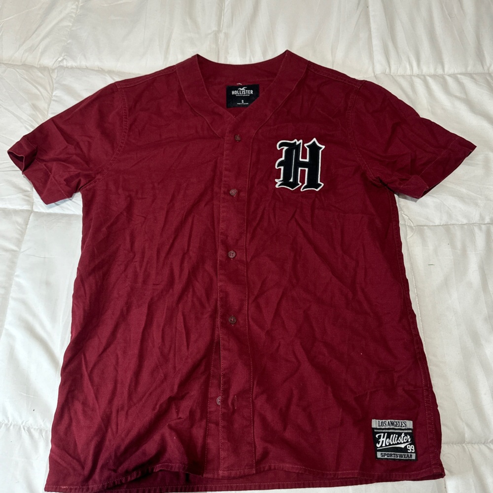 Burgundy hollister baseball jersey